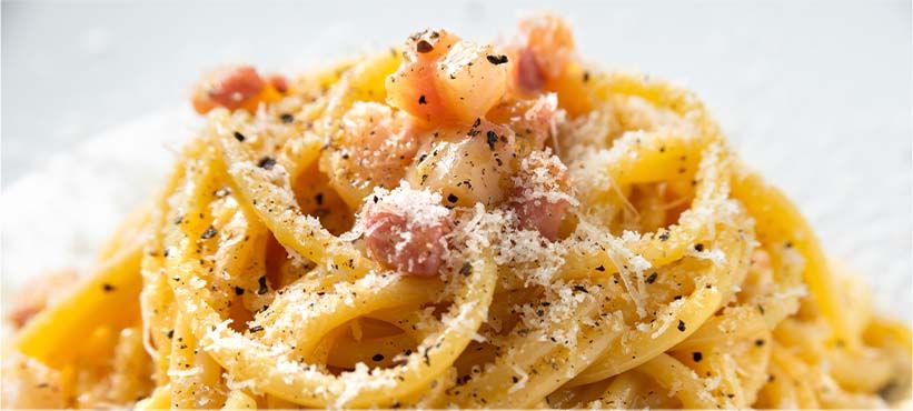 Spaghetti carbonara pasta.